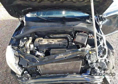 2015 Volvo Xc60 T5 from USA, damaged, VIN YV4612RJ1F2704717